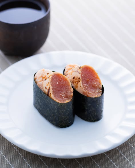 元氣壽司焙烤鰻魚箱三文魚沙律軍艦$14